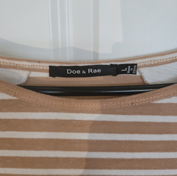 Doe & Rae strip button sleeve top - Picture 3 of 5